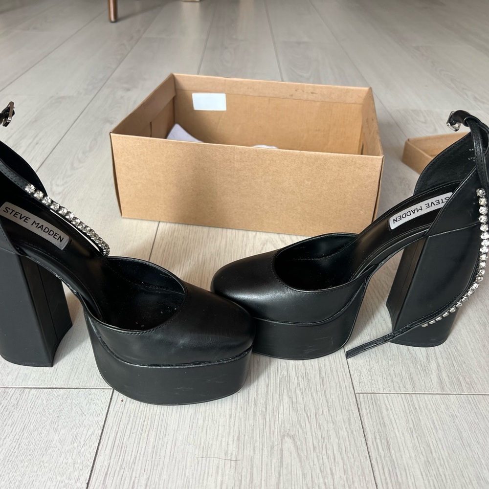 Steve Madden Black Leather Chunky Heels - Picture 5 of 14